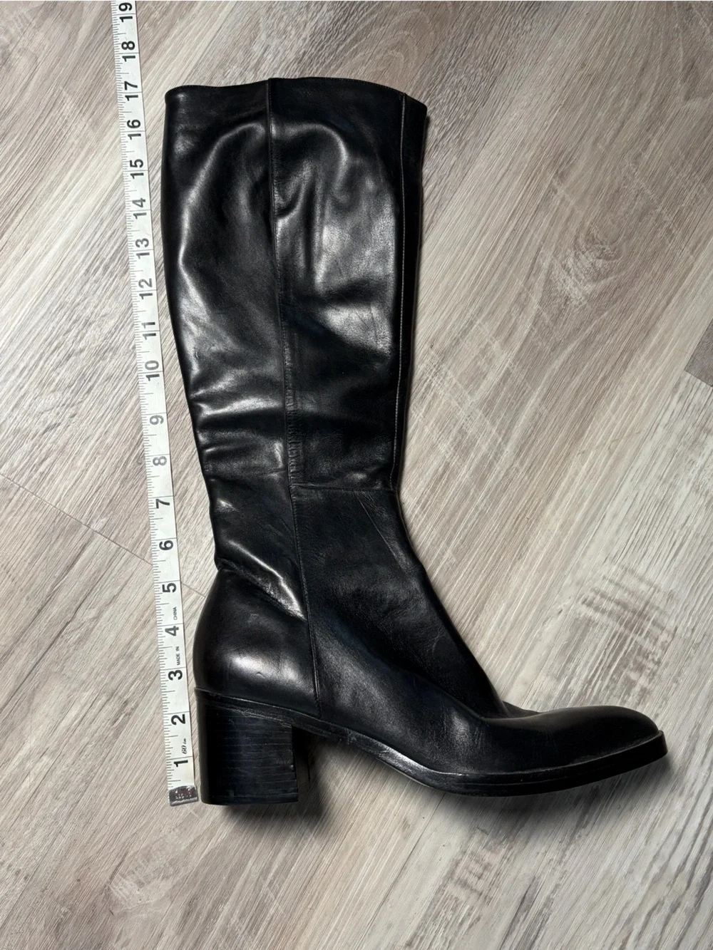 BCBGMaxAzria classic knee